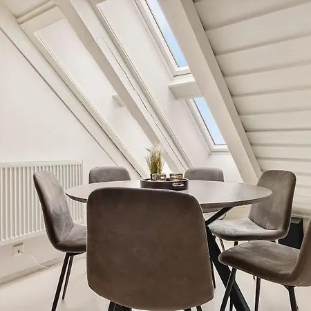 Dinbnb Appartments L Historical Seaside Apt I 500m To Bryggen - Value! برغن